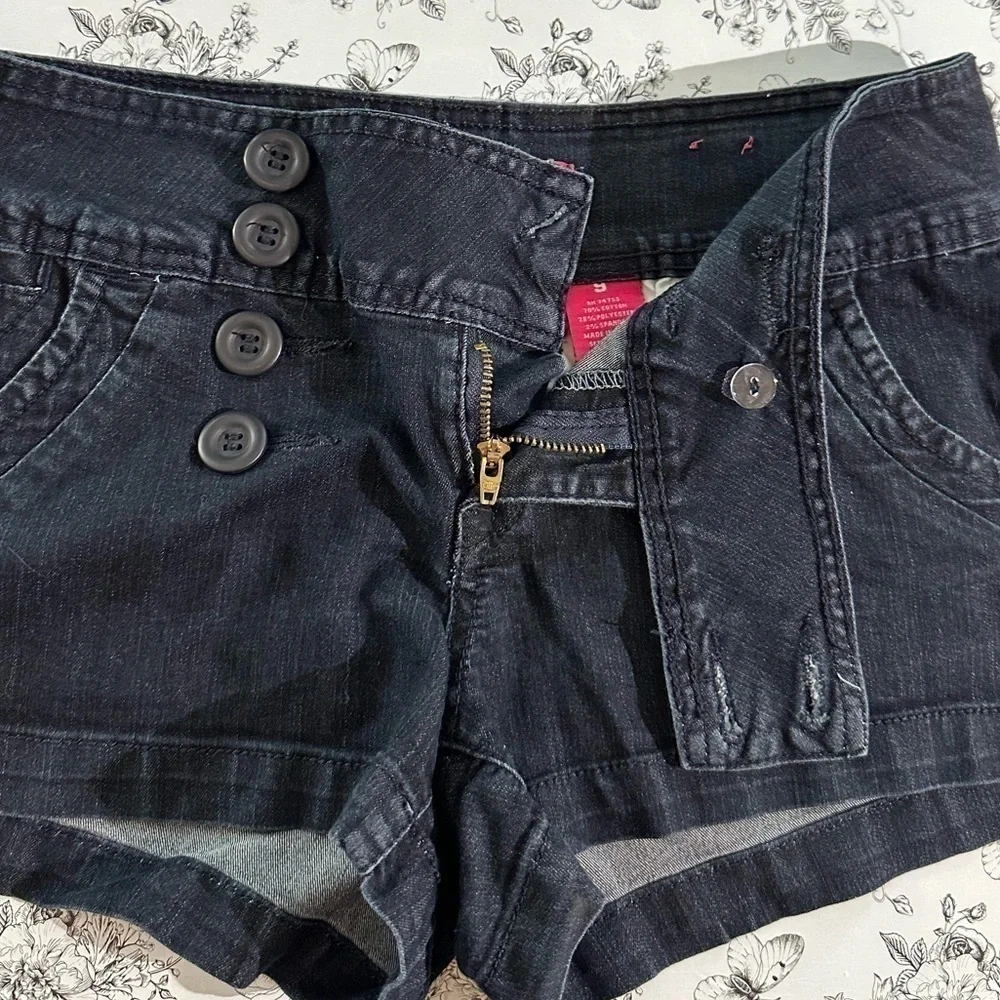 ZANADI High Waisted Shorts, Juniors Size 9 - Picture 2 of 8